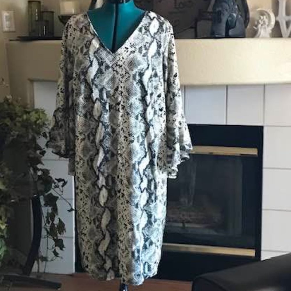 Avenue Python Dress - Picture 2 of 5